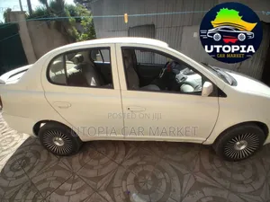 Toyota Platz 2003 White
