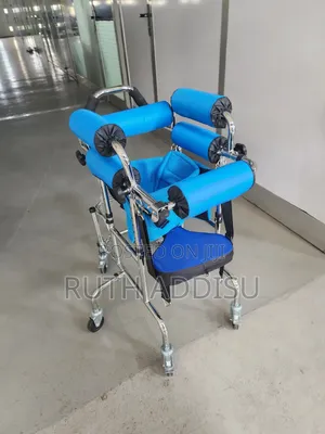 Photo - Walker Foldable Heavy Duty Almunium Walker肺炎best Quality Walker Bold