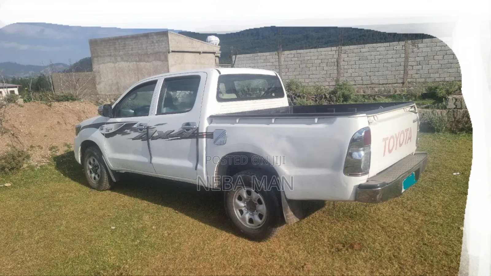 Toyota Hilux 2012 White