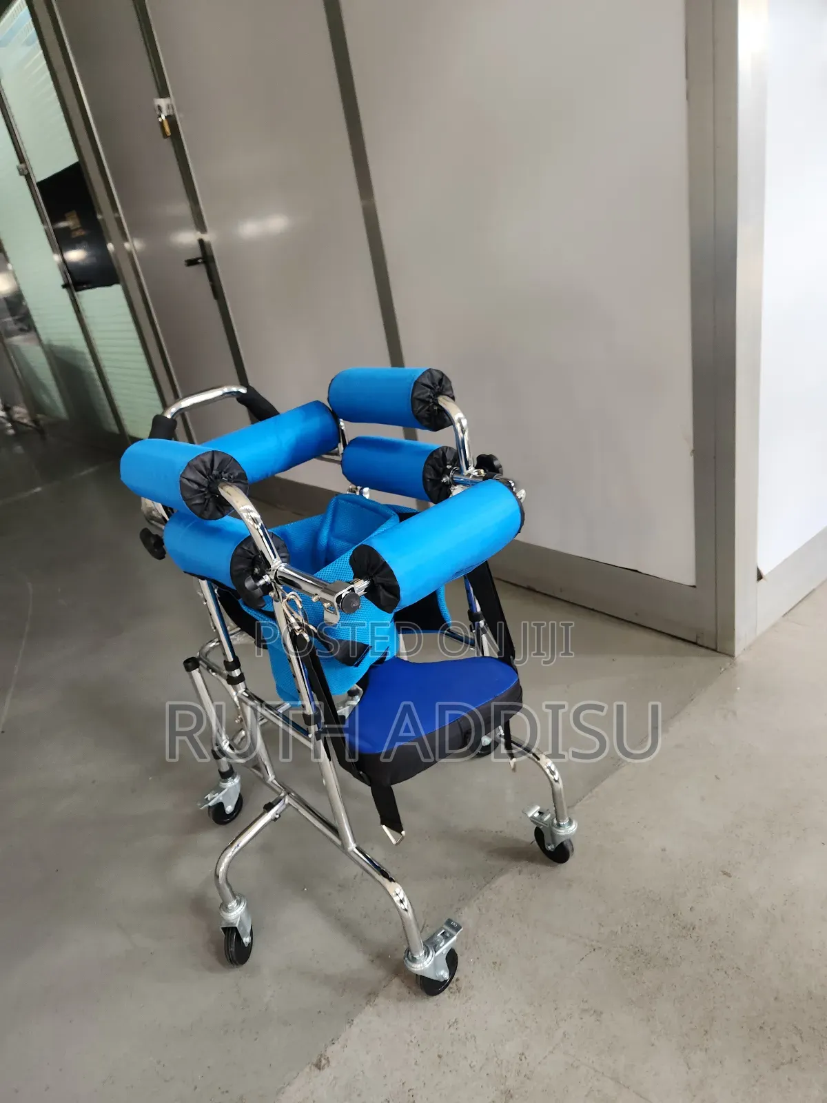 Kids Full Engaged Walker腕力kids Lateral Supporter Wheelchair Walker