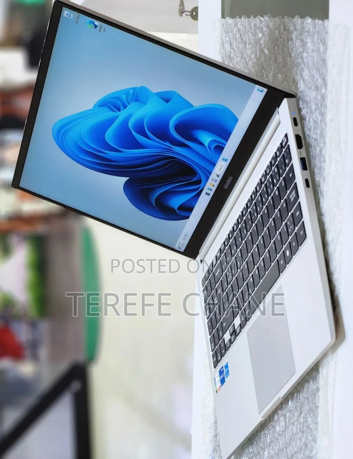 New Laptop Samsung Galaxy Book 2 8GB Intel Core i5 SSD 256GB