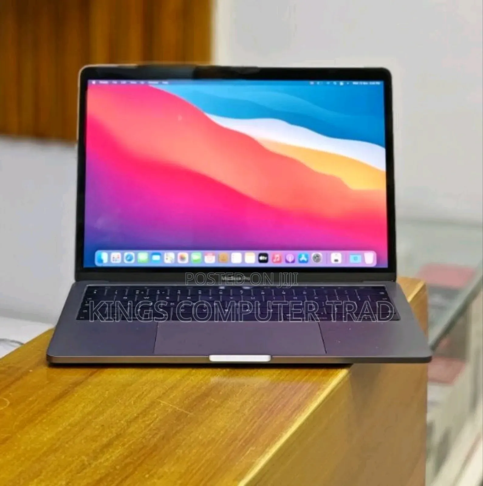New Laptop Apple MacBook 2018 16GB Intel Core I5 SSD 256GB