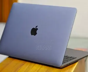 New Laptop Apple MacBook Pro 2018 16GB Intel Core i5 SSD 256GB