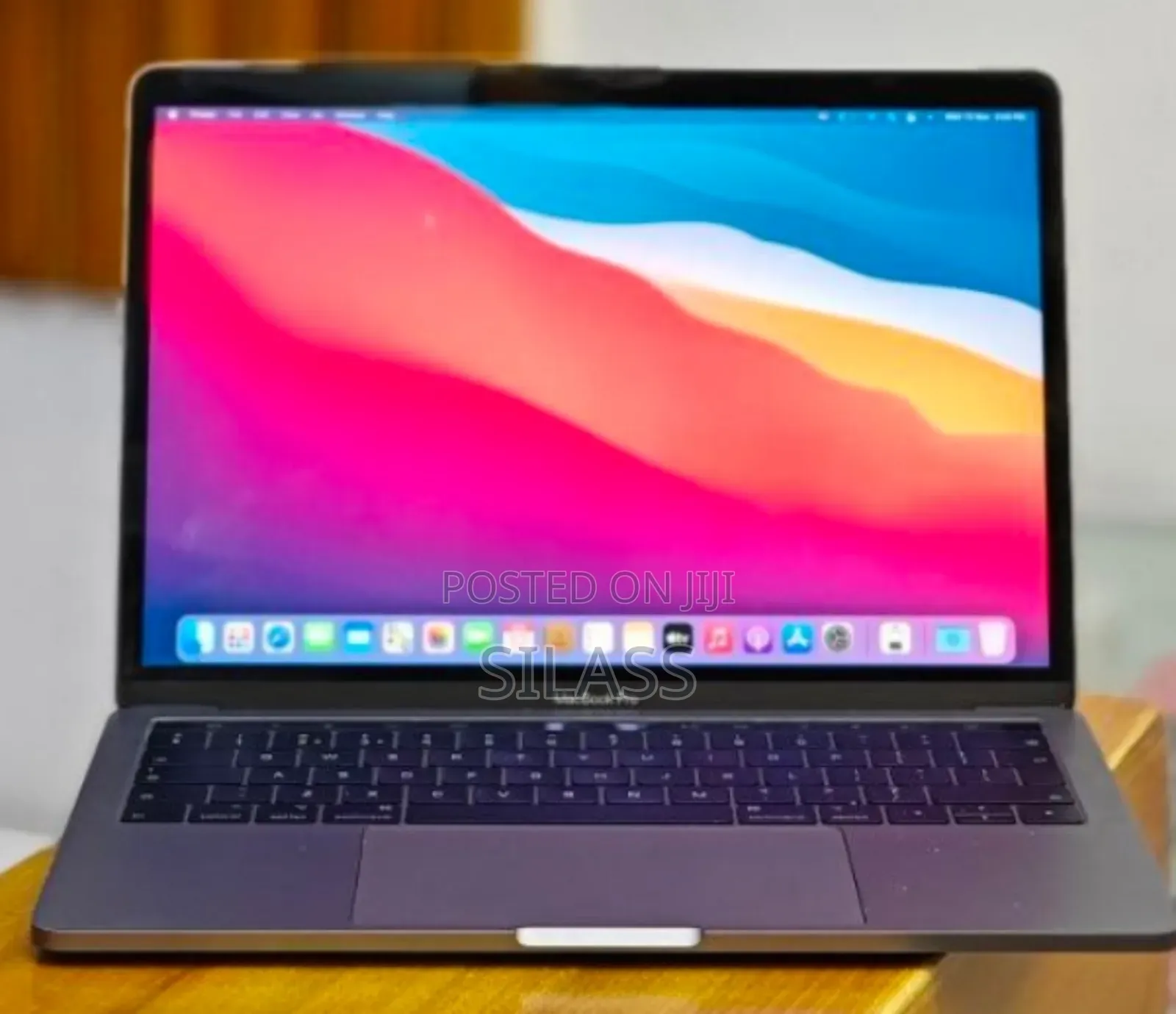 New Laptop Apple MacBook Pro 2018 16GB Intel Core i5 SSD 256GB