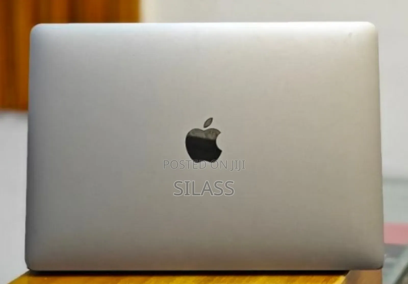 New Laptop Apple MacBook Pro 2018 16GB Intel Core i5 SSD 256GB