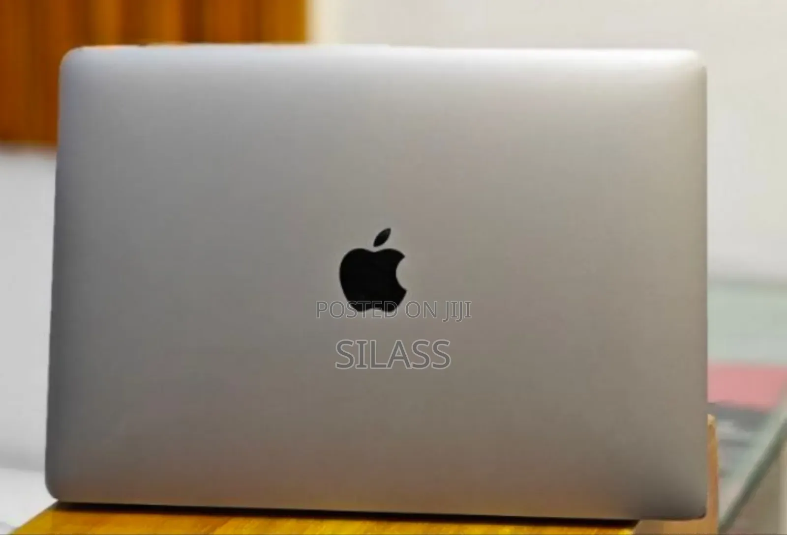 New Laptop Apple MacBook Pro 2018 16GB Intel Core i5 SSD 256GB