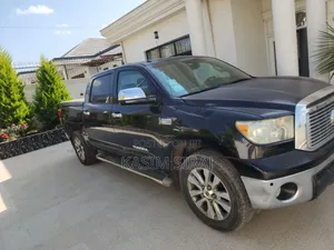 Photo - Toyota Tundra CrewMax 4x4 Limited 2011 Gray