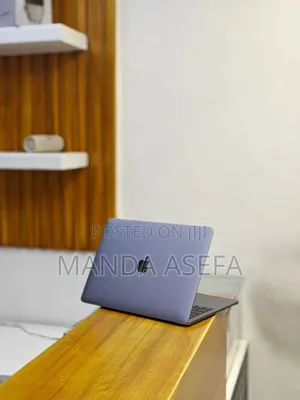 New Laptop Apple MacBook Pro 2018 16GB Intel Core I5 SSD 256GB