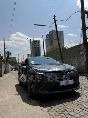 Photo - Toyota C-HR LE 2021 Silver