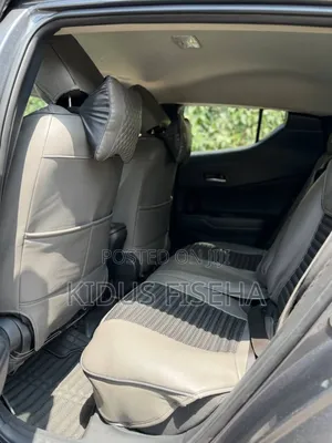 Toyota C-HR LE 2021 Silver