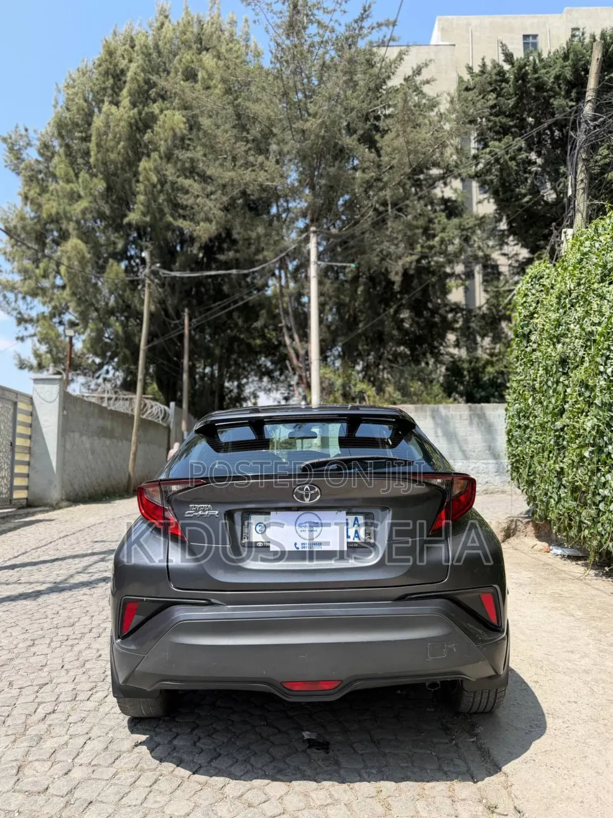 Toyota C-HR LE 2021 Silver