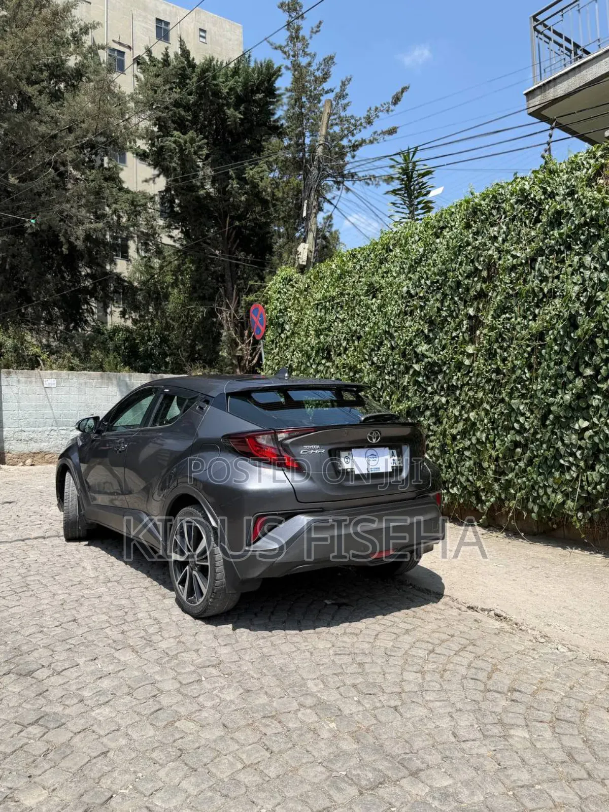 Toyota C-HR LE 2021 Silver