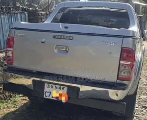 Toyota Hilux 2015 Silver