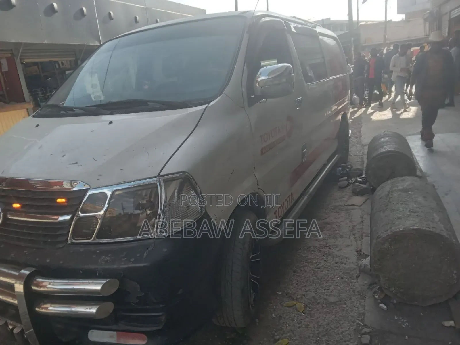 Toyota HiAce 2011 White