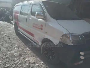 Toyota HiAce 2011 White