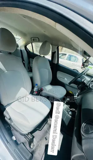 Mitsubishi Attrage 2022 Silver