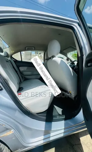 Mitsubishi Attrage 2022 Silver