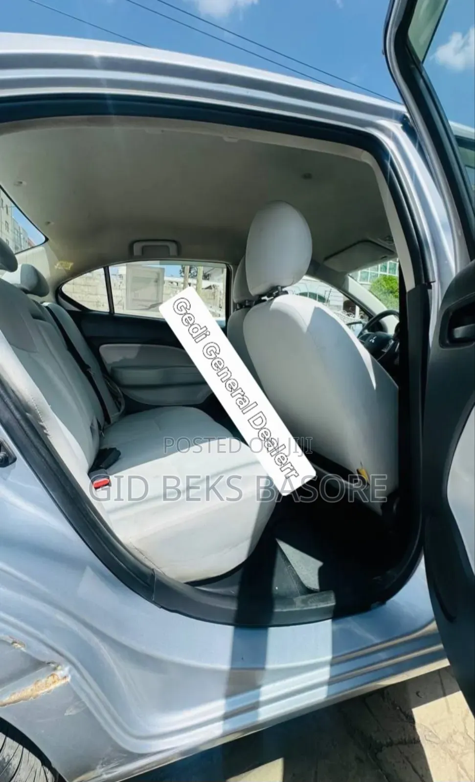 Mitsubishi Attrage 2022 Silver