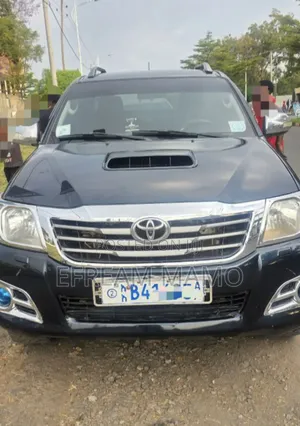 Photo - Toyota Hilux 2014 Black
