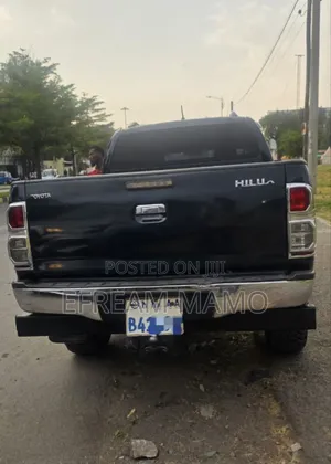 Toyota Hilux 2014 Black