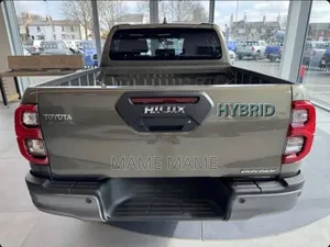 New Toyota Hilux 2025 Gray