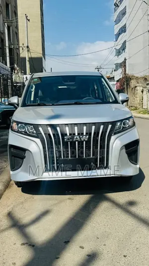 New BMW i7 2025 Silver