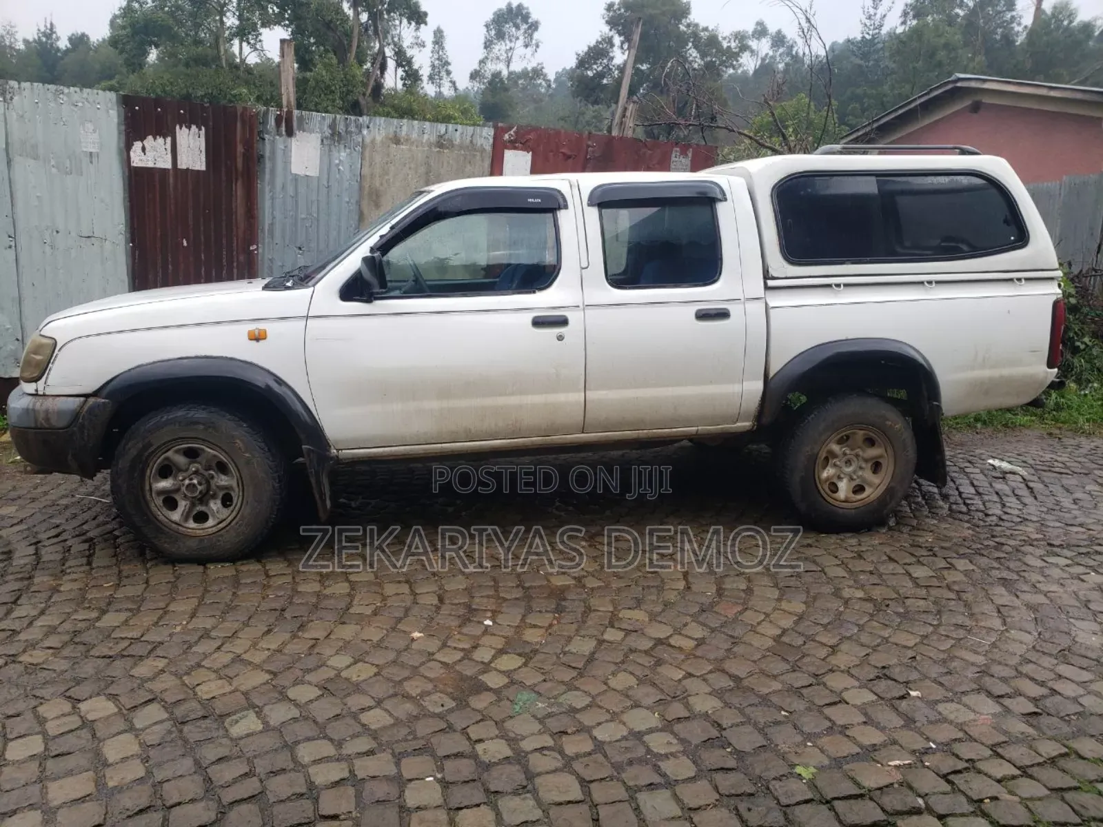 Nissan Hardbody 2010 White