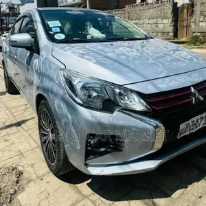 Mitsubishi Attrage 2022 Silver