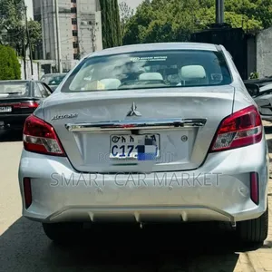 Mitsubishi Attrage 2022 Silver