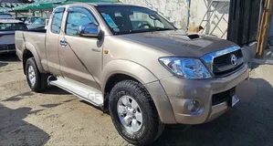 Toyota Hilux 2011 Gold