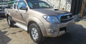 Toyota Hilux 2011 Gold