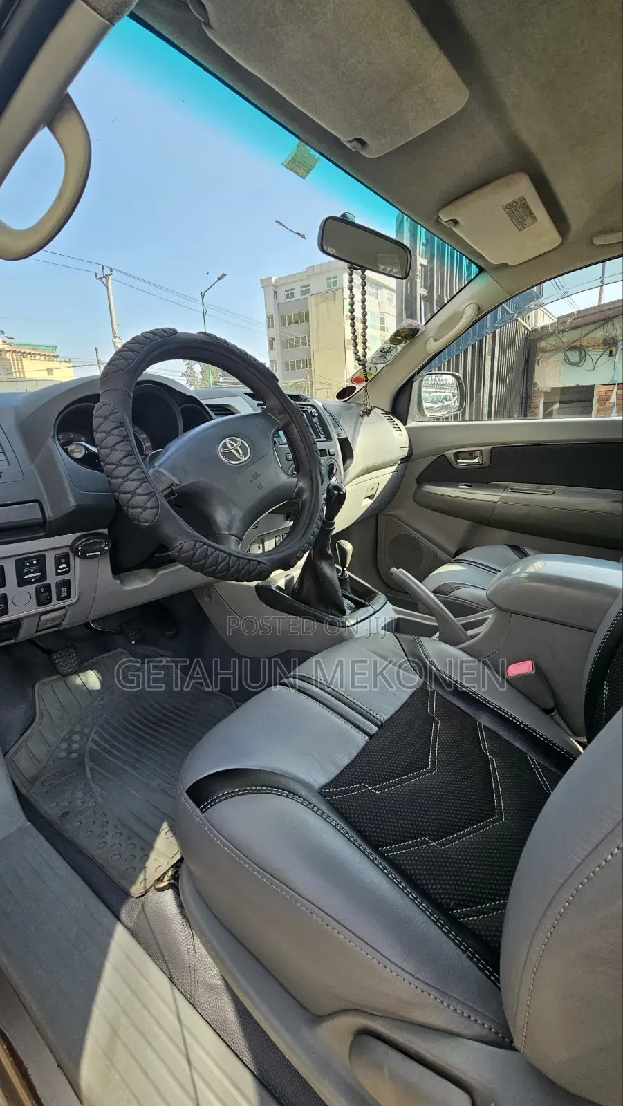 Toyota Hilux 2011 Gold