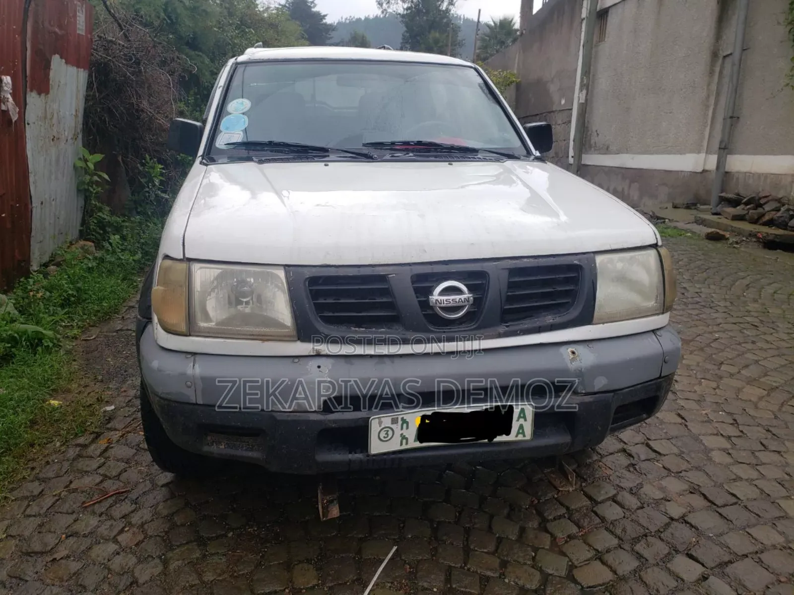 Nissan Hardbody 2010 White