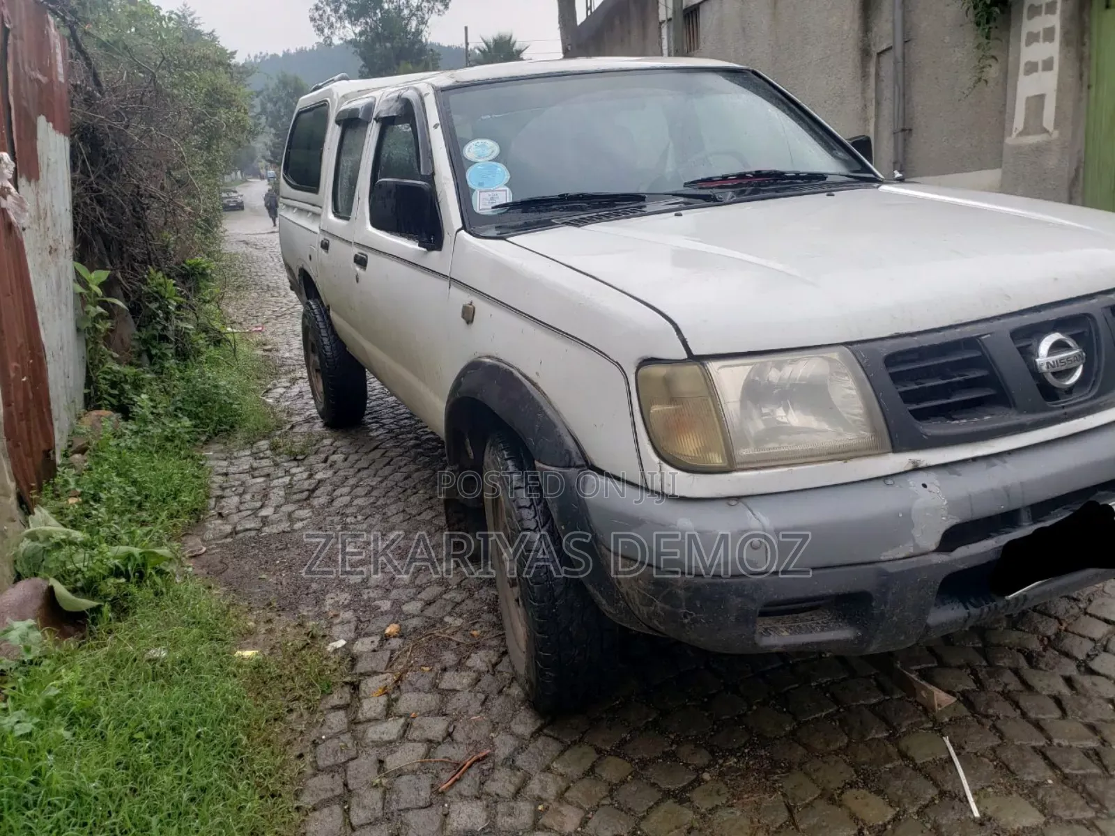 Nissan Hardbody 2010 White