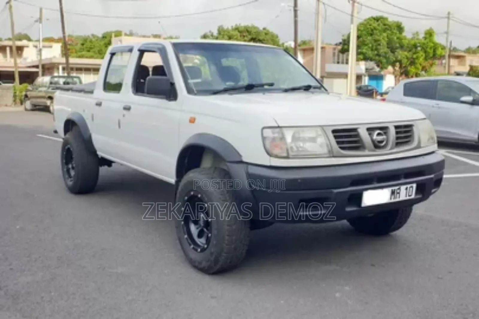 Nissan Hardbody 2010 White