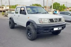 Nissan Hardbody 2010 White