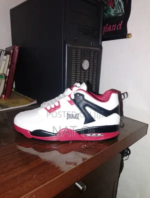 Photo - Everlast Shoe