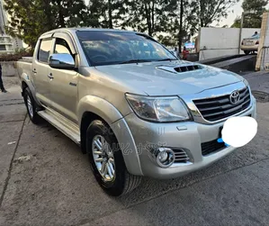 Toyota Hilux 2013 Gold