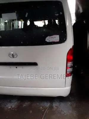Toyota HiAce 2010 White