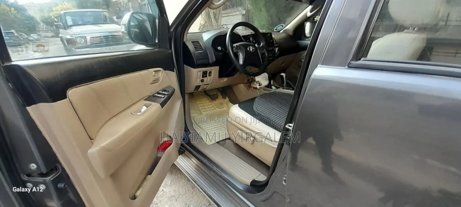 Toyota Hilux 2014 Gray