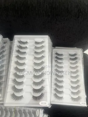 Photo - False Eyelashes