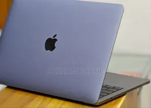 New Laptop Apple MacBook Pro 2018 16GB Intel Core I5 SSD 256GB