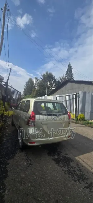 Toyota Avanza 2014 Gold