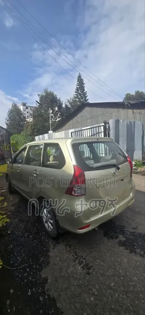 Toyota Avanza 2014 Gold