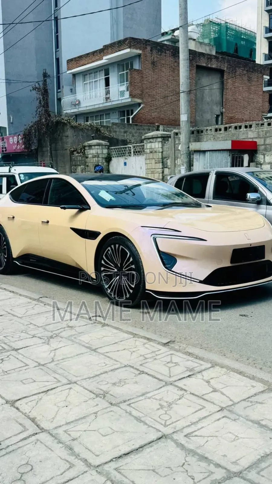 New Avatr 12 2025 Yellow