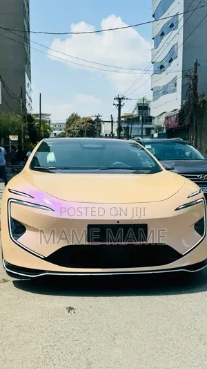 New Avatr 12 2025 Yellow