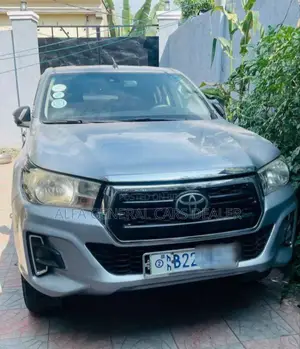 Photo - Toyota Hilux 2017 Silver