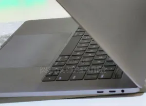 New Laptop Apple MacBook Pro 2017 16GB Intel Core I7 SSD 512GB