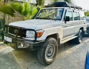 Photo - New Toyota Land Cruiser 2022 White