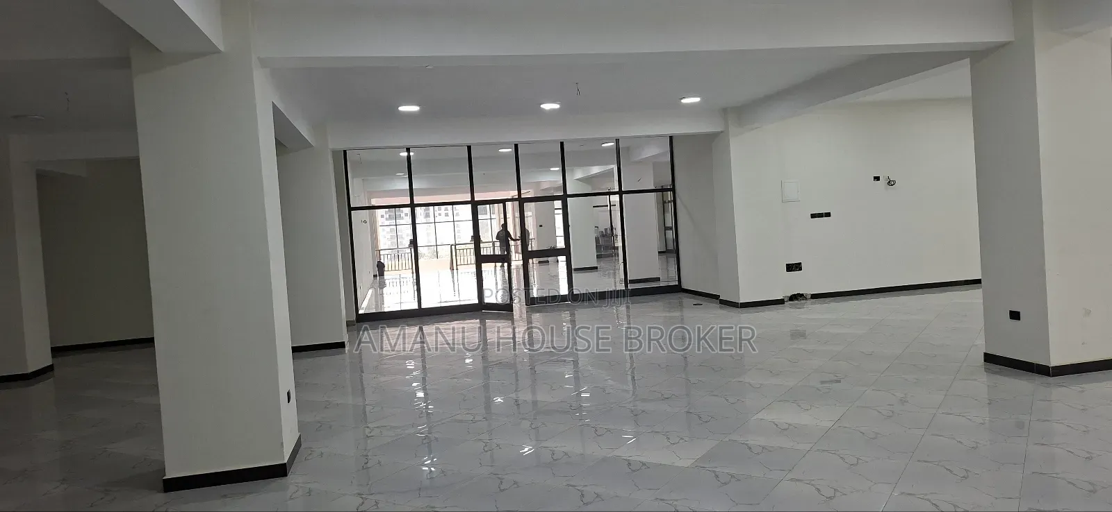 አስቸኳይ የሚከራይ ለካፌ እና for the Restaurant 4ኛ ፎቅ ላይ 430sqm በ494,500birr